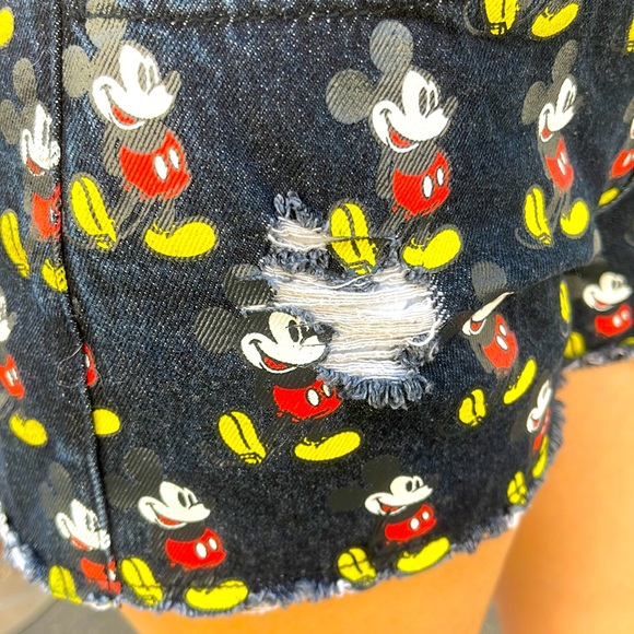 Disney’s Mickey Mouse Womens Medium Cut Off Ripped Denim Jean Shorts Siz… - Picture 4 of 5